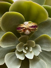 Cargar imagen en el visor de la galería, Anillo de Oro 14K con Rubi y Diamantes
