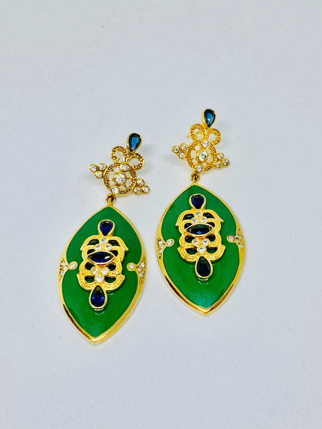 Aretes esmalte verde y quarzo azul