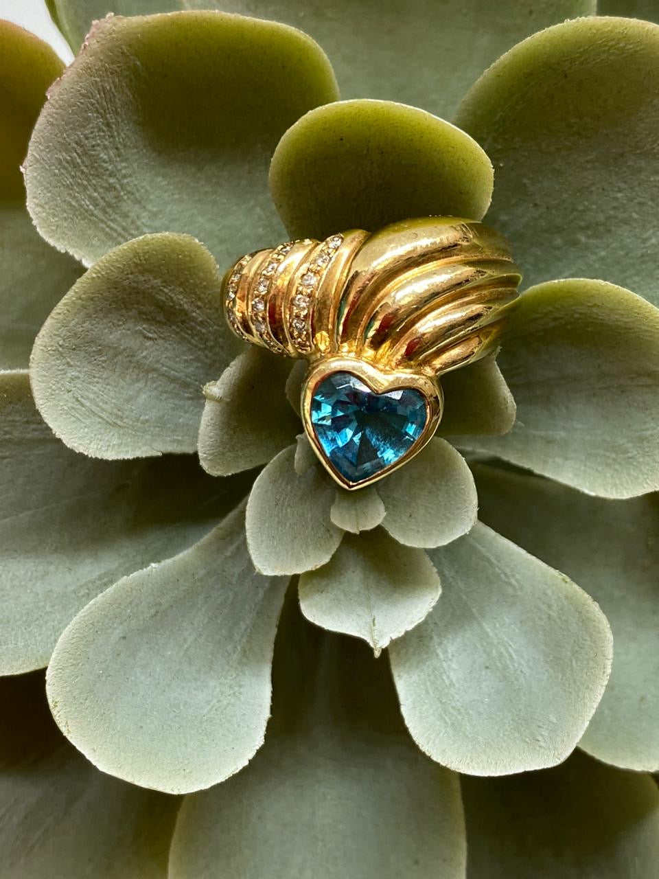 Anillo de Oro 14K con Topacio Azul y Diamantes